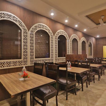 Hotel Janki Inn Sigra 2 Km From Kashi Vishwanath Dham Waranasi Zewnętrze zdjęcie