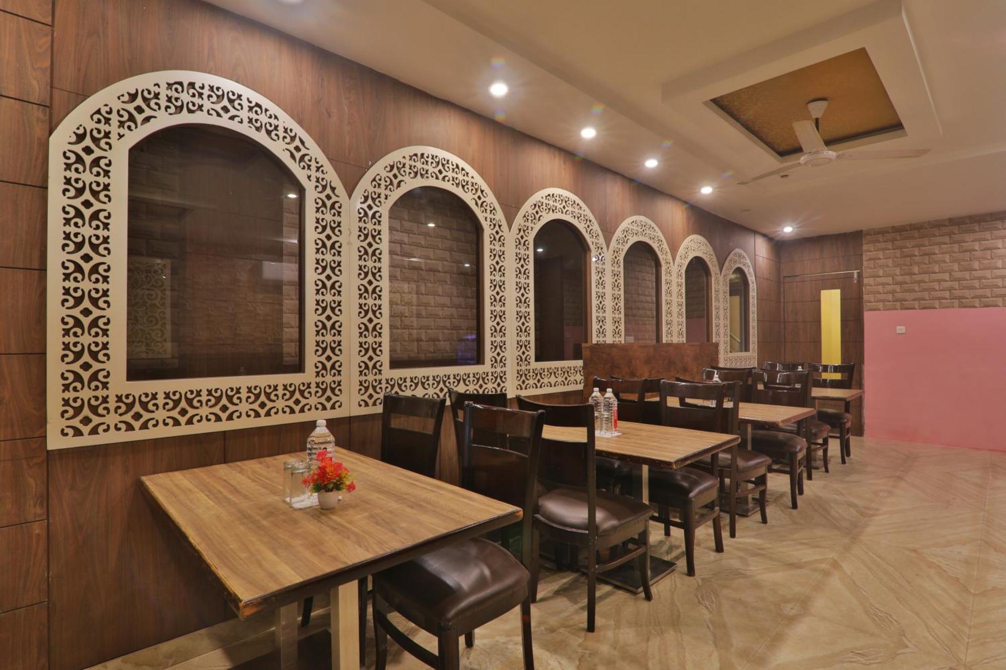 Hotel Janki Inn Sigra 2 Km From Kashi Vishwanath Dham Waranasi Zewnętrze zdjęcie