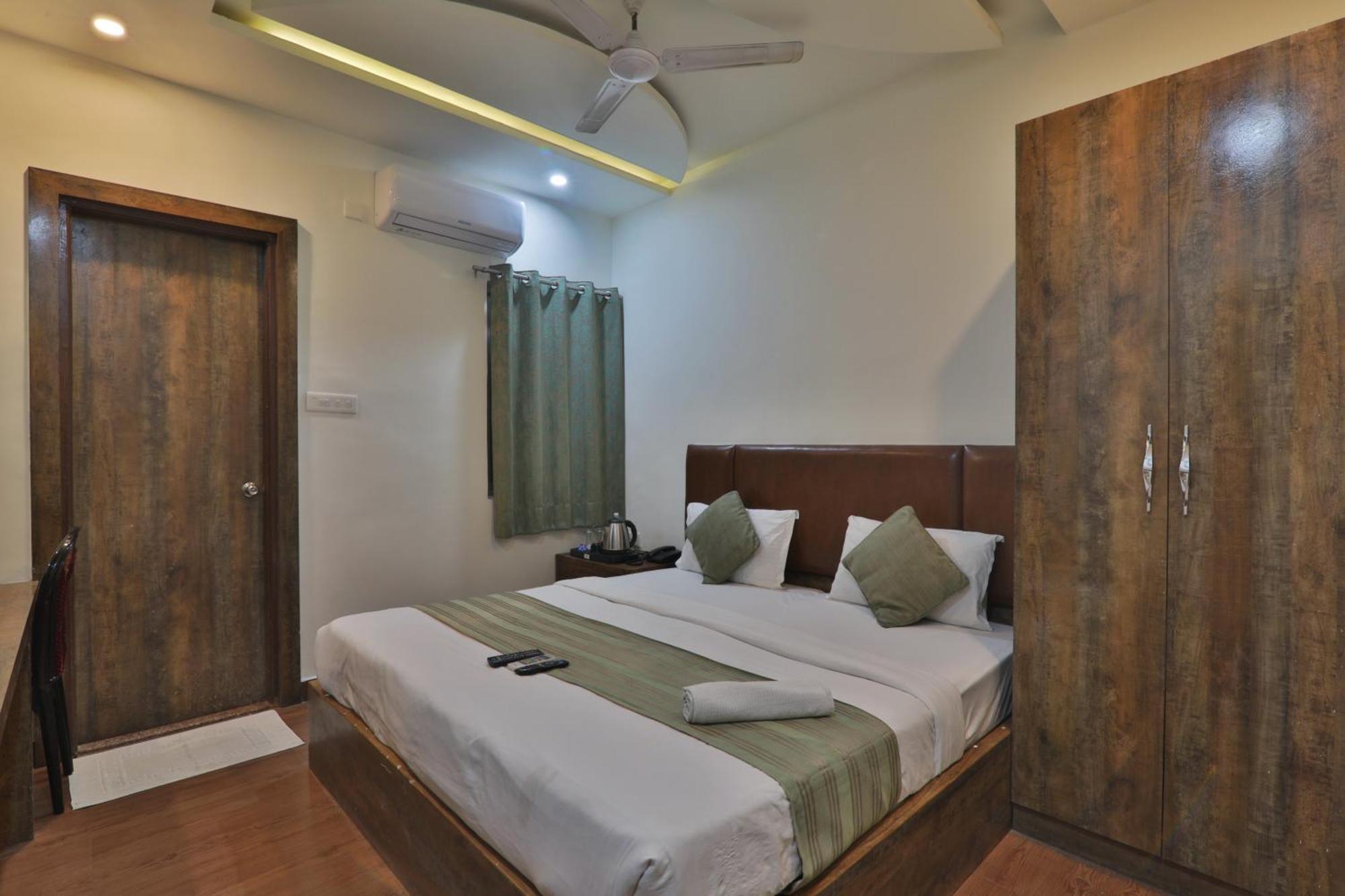 Hotel Janki Inn Sigra 2 Km From Kashi Vishwanath Dham Waranasi Zewnętrze zdjęcie