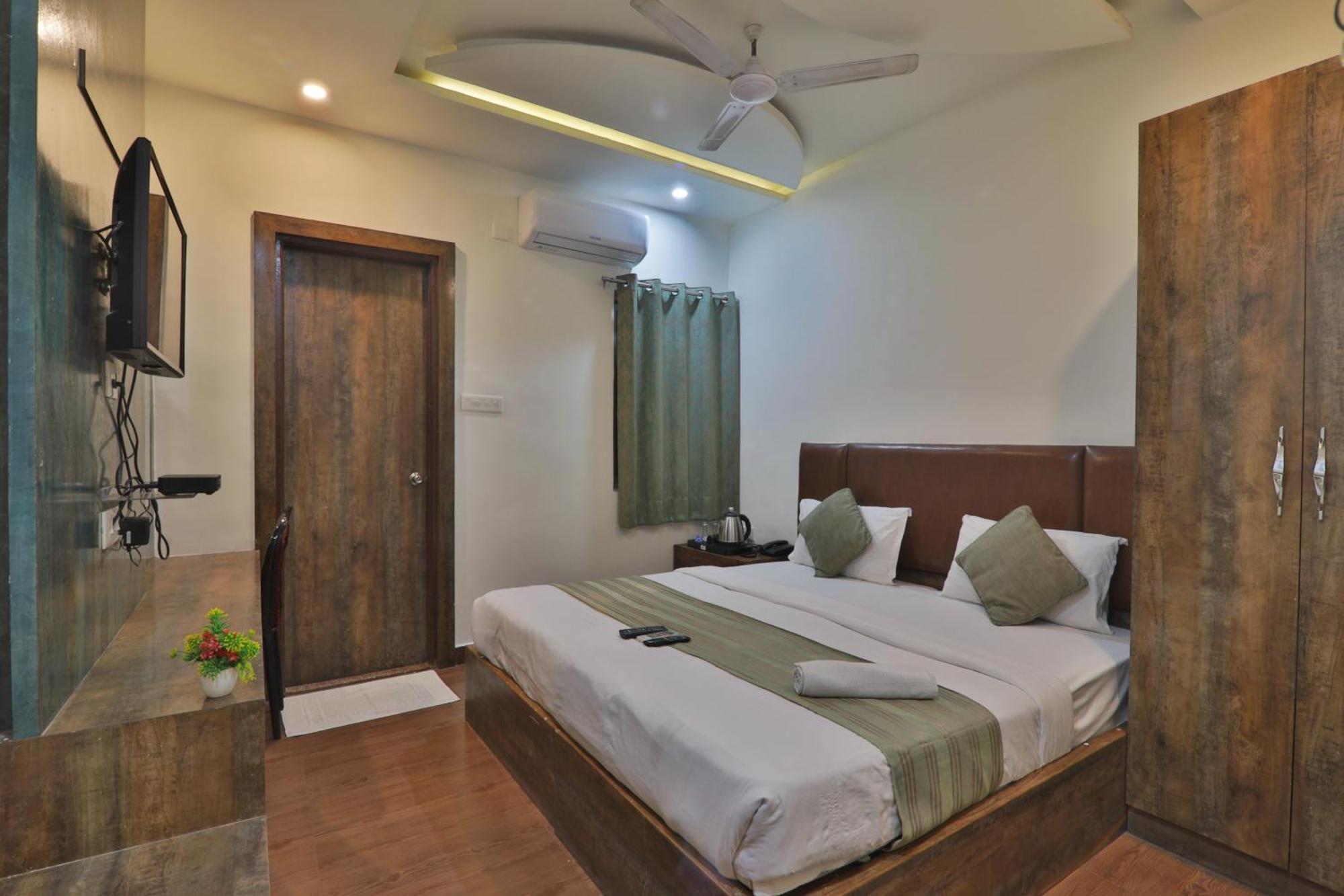 Hotel Janki Inn Sigra 2 Km From Kashi Vishwanath Dham Waranasi Zewnętrze zdjęcie