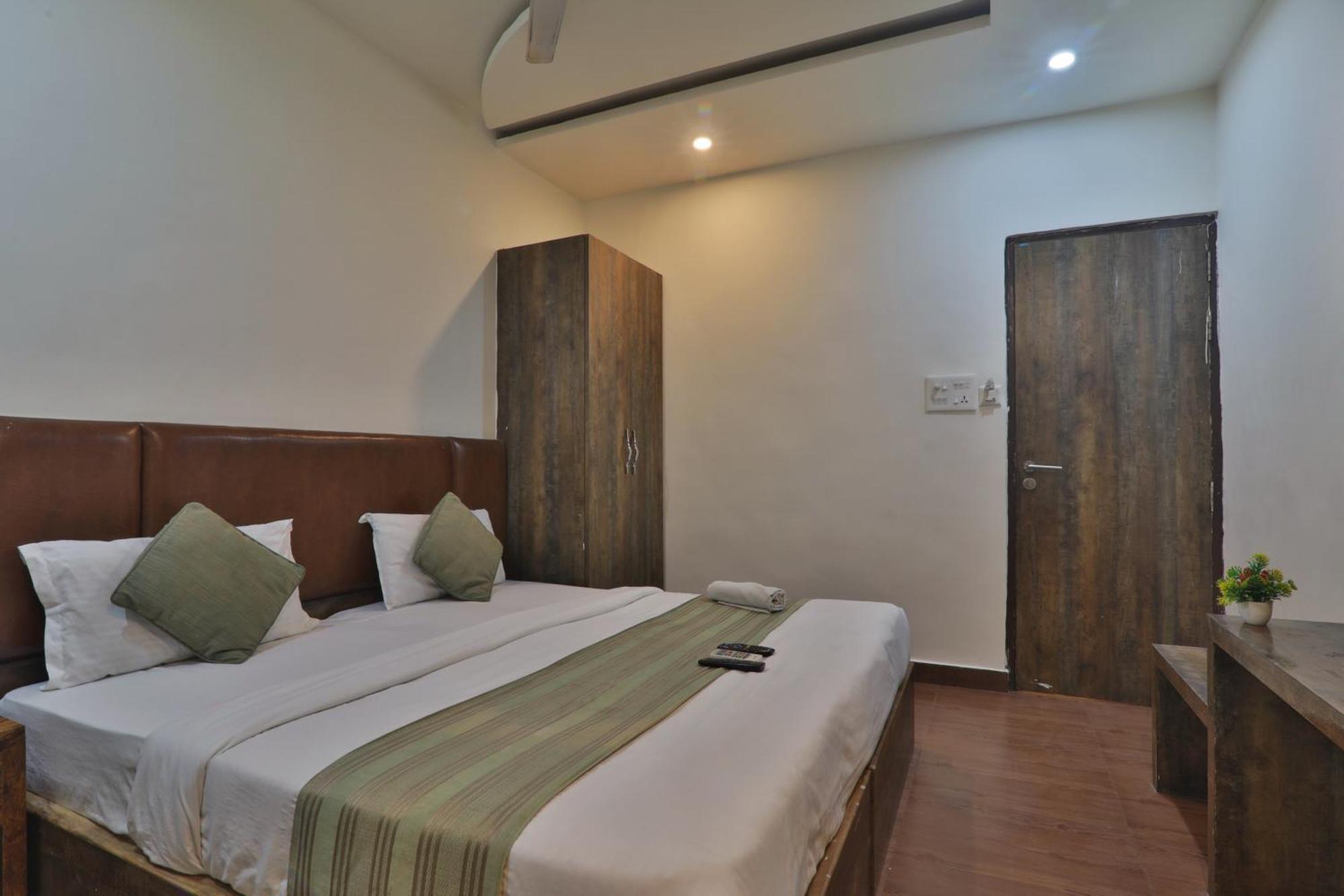 Hotel Janki Inn Sigra 2 Km From Kashi Vishwanath Dham Waranasi Zewnętrze zdjęcie